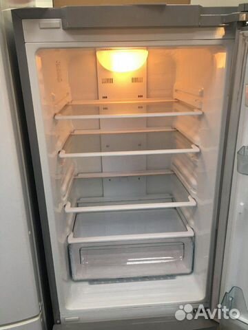 Отличный Холодильник Samsung. Серебристый