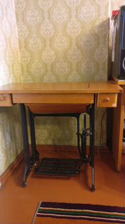 Швейная машина (ножная, класса 1-М)