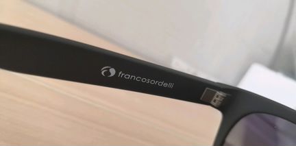 Солнцезащитные очки, привезенные из Италии