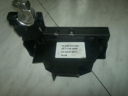 Audi A8 D4 блок предохранителей акб 80А