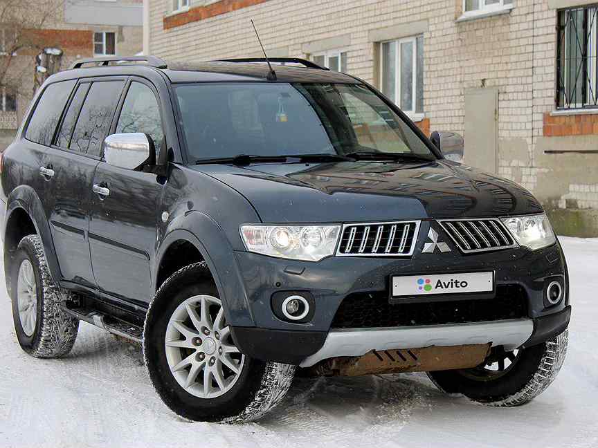 Mitsubishi pajero sport бензин. Mitsubishi Pajero Sport 2011. Mitsubishi Pajero Sport 2 дизель. Мицубиси Pajero Sport 2011. Митсубиси Паджеро спорт 2011 года.