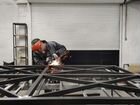 Работник производства мебели из металла