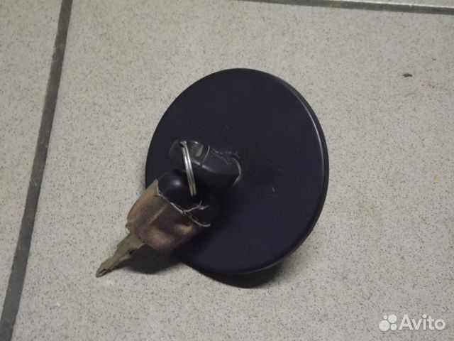 Лючок бензобака с ключом Пежо 206
