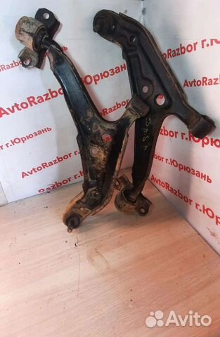 Передние рычаги Nissan Bluebird u14