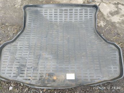 Автомобильные коврики в багажник