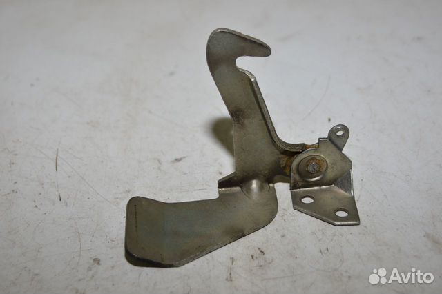 Крючок капота газ 3302 с.о. 3302-8406100