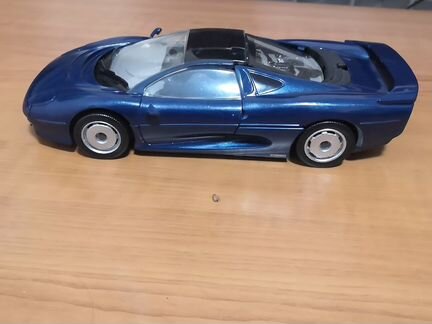 Робот-трансформер Ягуар