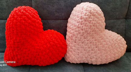 Подушка сердце вязаная ко дню святого валентина