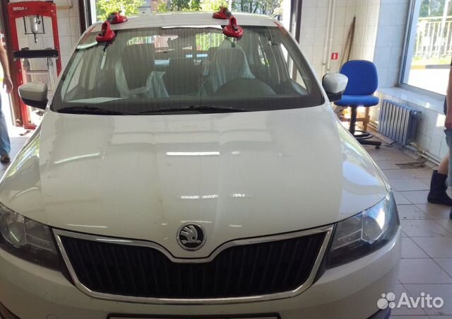Лобовые стеклА на skoda rapid с молдингом