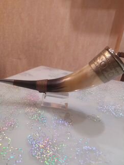 Рог на подставке