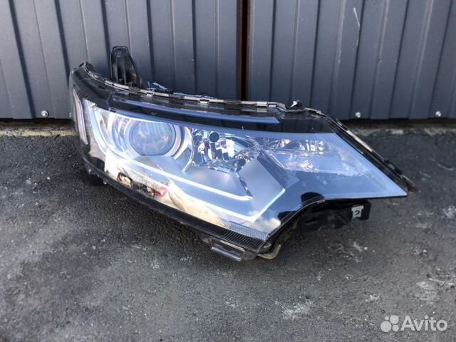 Фара галогеновая передняя правая Mitsubishi