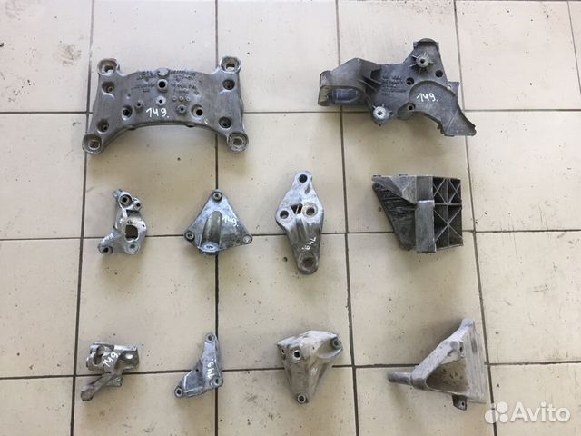 Опора подушка кронштейн двс кпп audi A8 D3 quattro