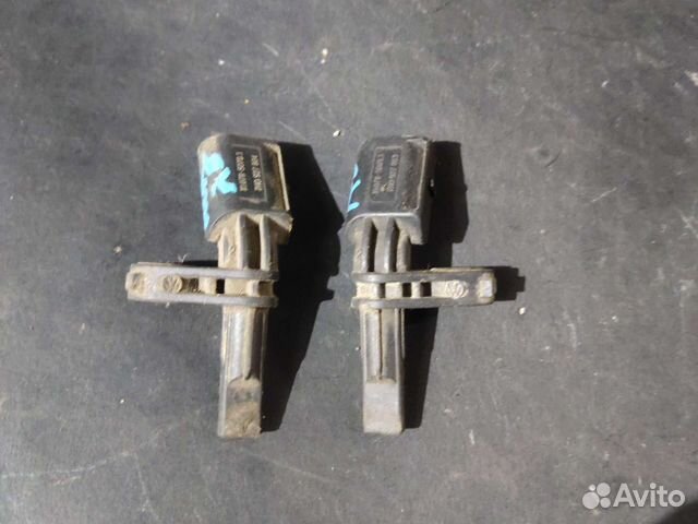 Датчик abs передний левый Skoda Octavia A5