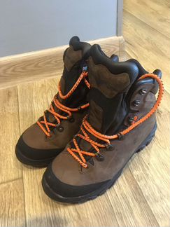 Трекинговые ботинки