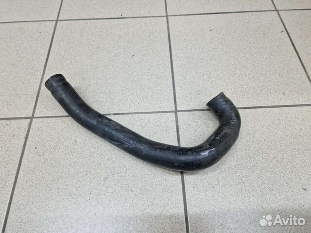 Патрубок радиатора нижний 811121051E Audi 80 B2