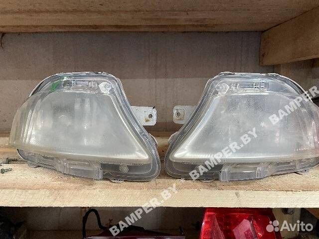 Фара противотуманная левая Lexus LS 4 2009
