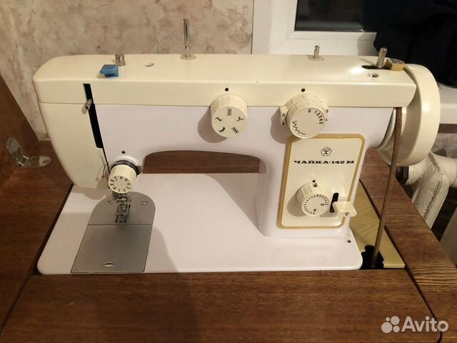 Швейная машинка Чайка 142 м