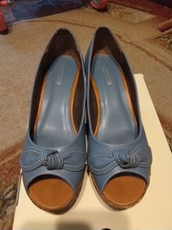 Продам босоножки