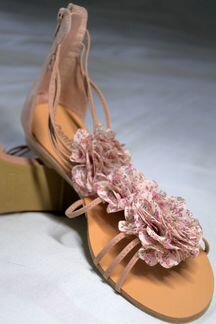 Босоножки женские без каблука