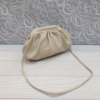 Новая женская сумка Bottega Veneta Pouch бежевая
