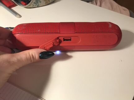 Портативная колонка Beats Pill красная