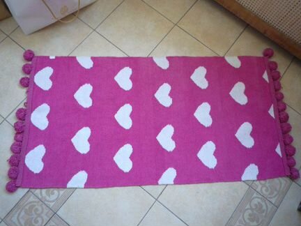 Коврик прикроватный с сердечками
