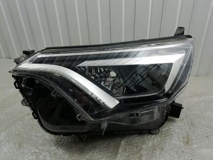 Фара LED без дефектов передняя левая Toyota Rav 4