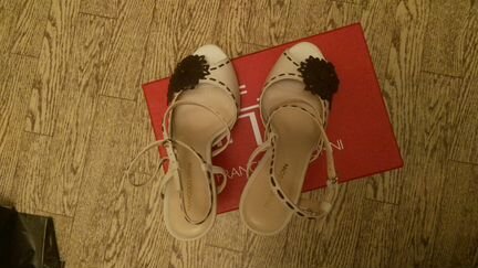 Босоножки новые кожаные