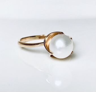 Золотое кольцо с жемчугом