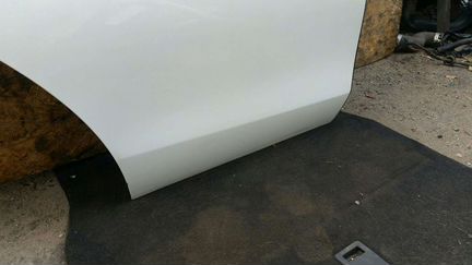 Задняя правая дверь белого цвета Mercedes w213