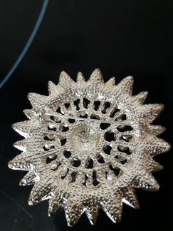 Большая брошь со стразами