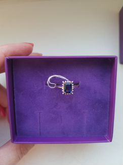 Золотое кольцо с сапфиром и бриллиантами