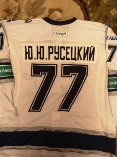 Хакейнный свитер