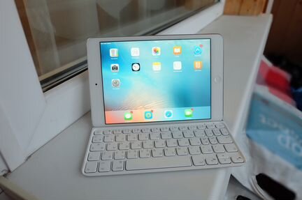 iPad mini 16gb + cellular и клавиатура Logitech