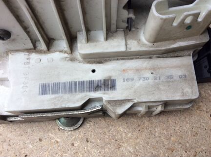 Замок двери задней левой Mercedes W251 R 251