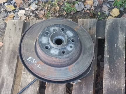 Кулак задний левый Bmw 735I E38 M62B35 1999