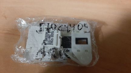 Замок двери (люка ) стиральной машины ariston-IND