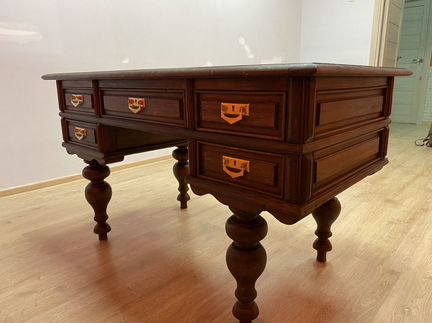 Антикварный письменный стол