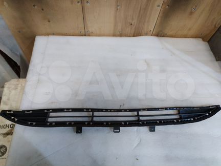 Решетка переднего бампера Hyundai Solaris II