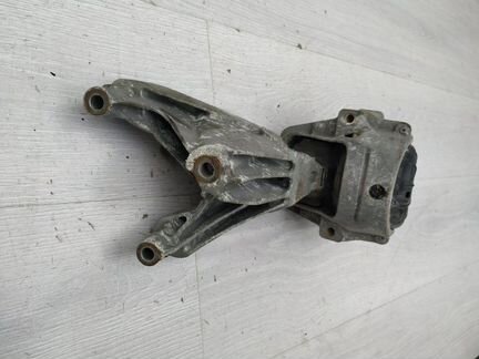Кронштейн двигателя левый 8K0199307CC Audi A4 B8 8