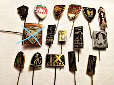 Советские значки по разным городам