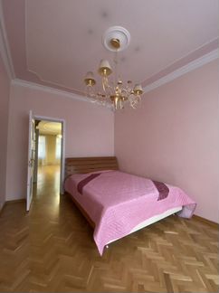 Кровать двухспальная с крутым матрацем