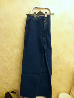 Джинсы,покрой брючный