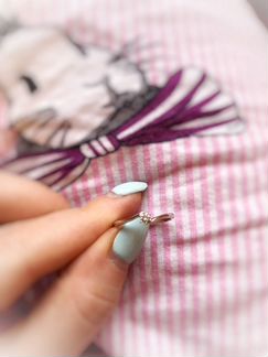 Кольцо из белого золота с бриллиантом