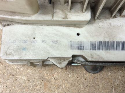 Замок двери задней правой Mercedes W251 R 251