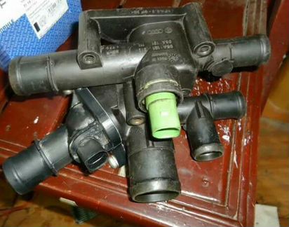 Корпус термостата шкода октавия тур 16л BFQ