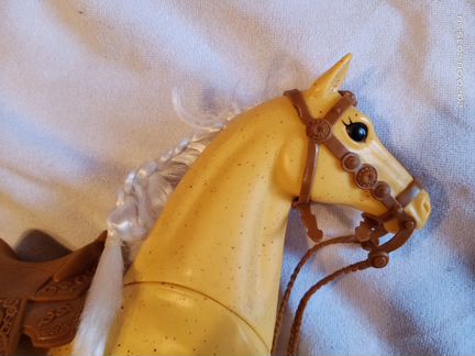 Лошадь Барби Mattel с амуницией