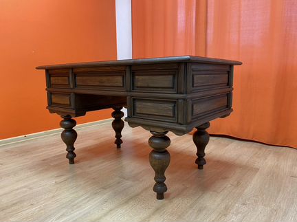 Антикварный письменный стол