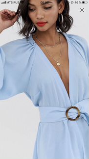 Блузка рубашка с глубоким вырезом и поясом