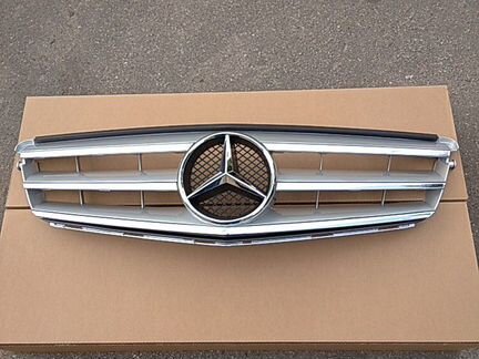 Решетка радиатора Мерседес W 204 A2048800023